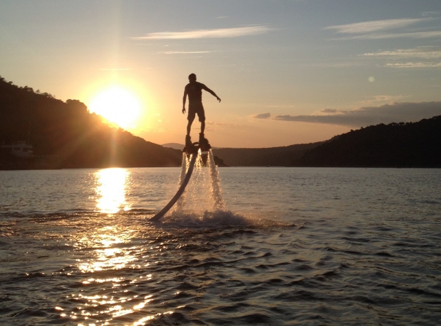 Flyboard mientras anochece